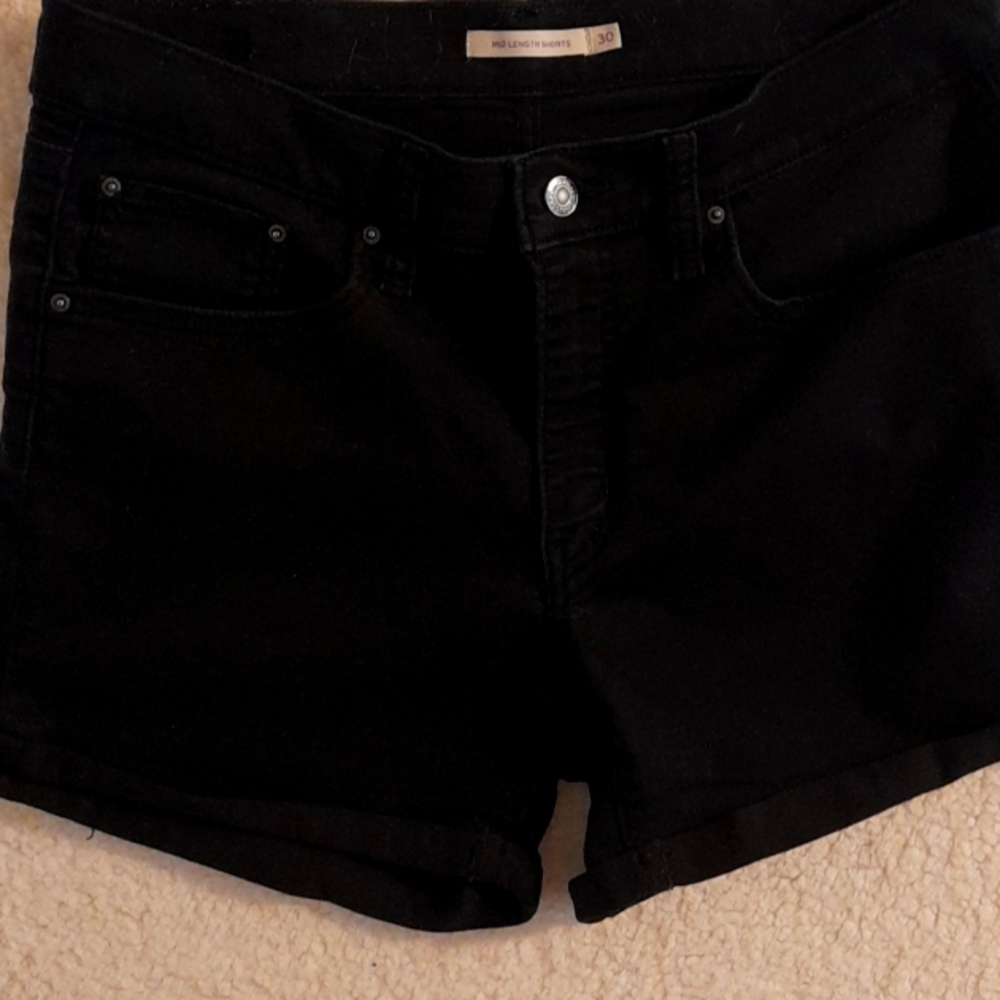 Levi's mid length shorts 30
